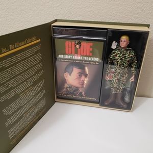 Vintage 1996 GI Joe Action Soldier Masterpiece Edition w Book - Hasbro - Blonde